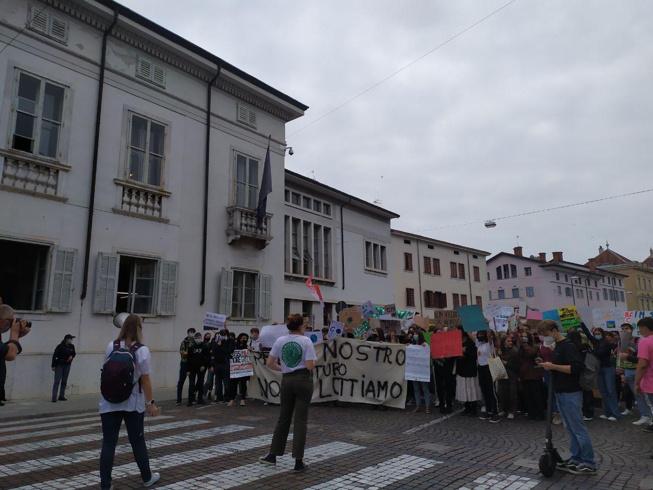Copertina per La protesta contro la crisi climatica anima Gorizia, 600 ragazzi in sciopero